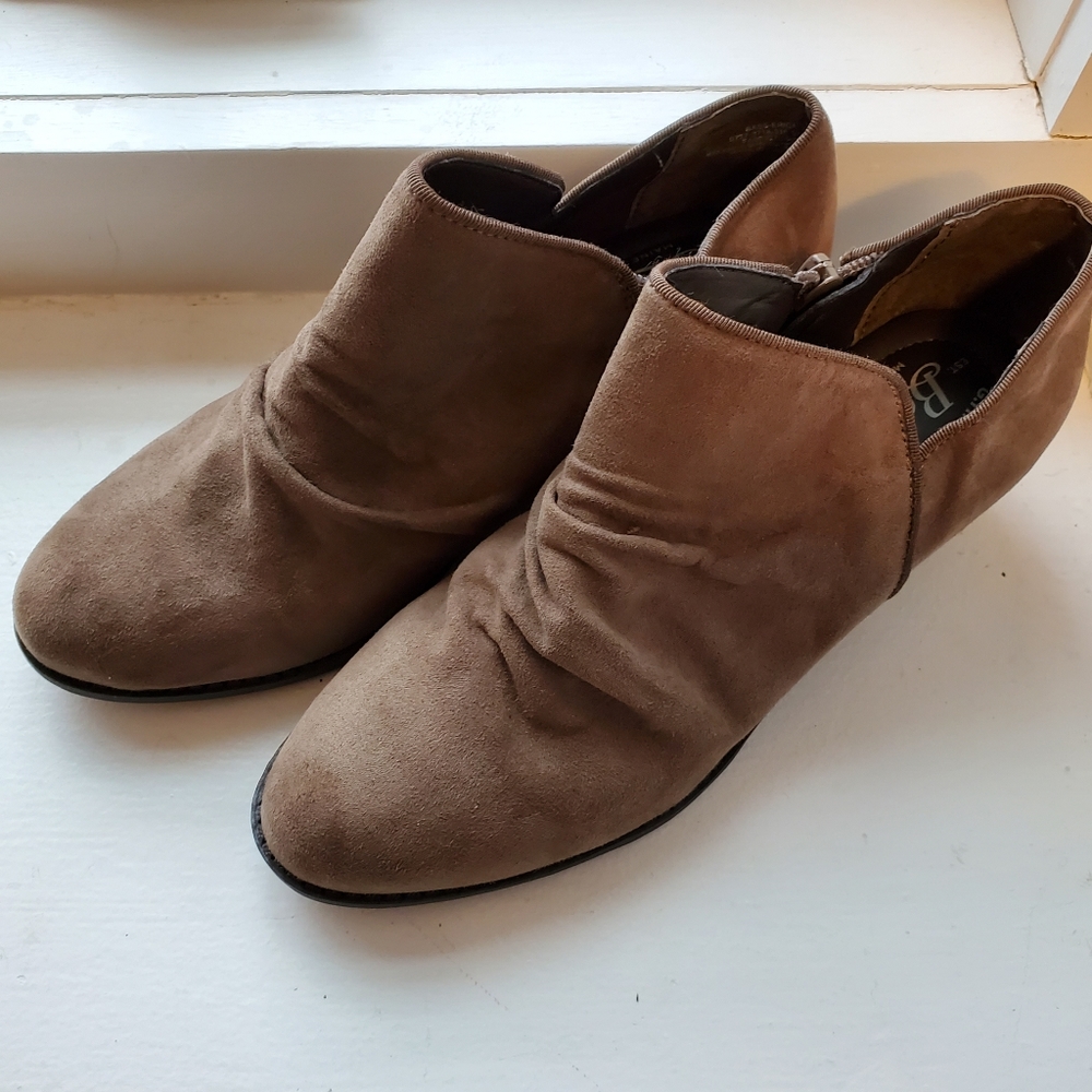 Bass Taupe Suede Ankle Boots Size 6.5